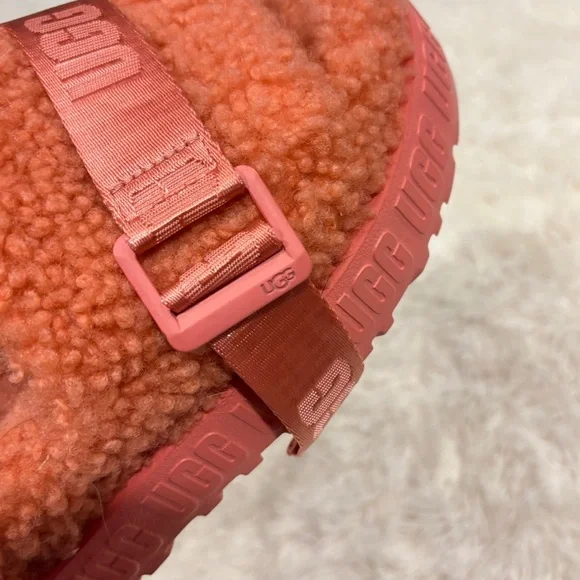 Women's UGG Fluffita Coral Sheepskin Platform Sherpa Sandals LIKE NEW size 6 - Picture 9 of 11
